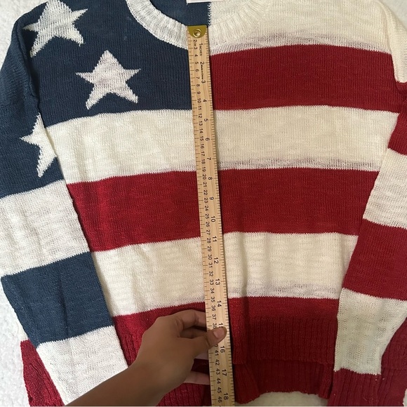 Moon & Madison American Flag Sweater Pullover - Picture 5 of 6